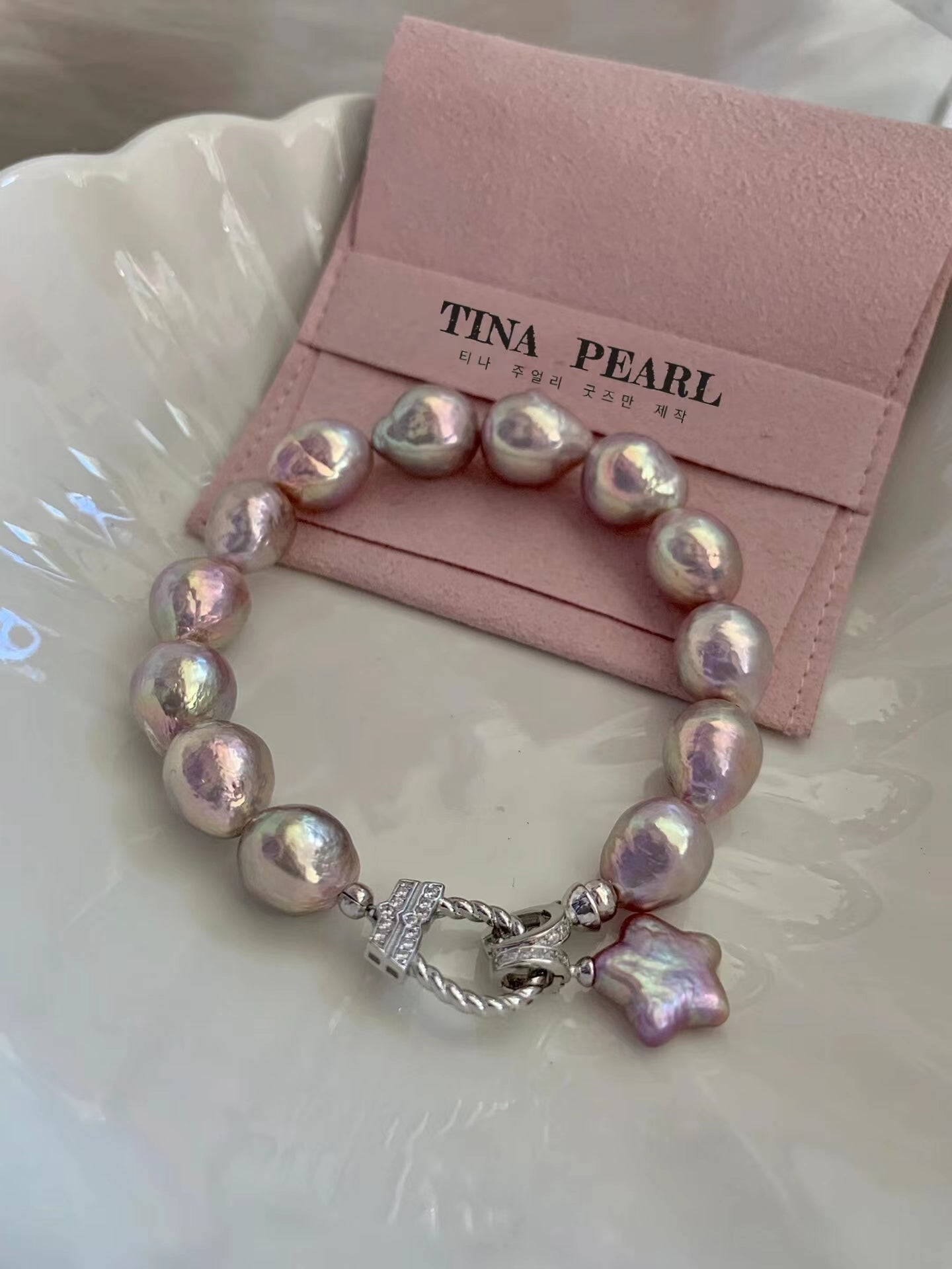Natural mirror gloss fresh water pearl bracelets, candy color, each piece carefully selected, sparkling. Accessories are made of S925 silver