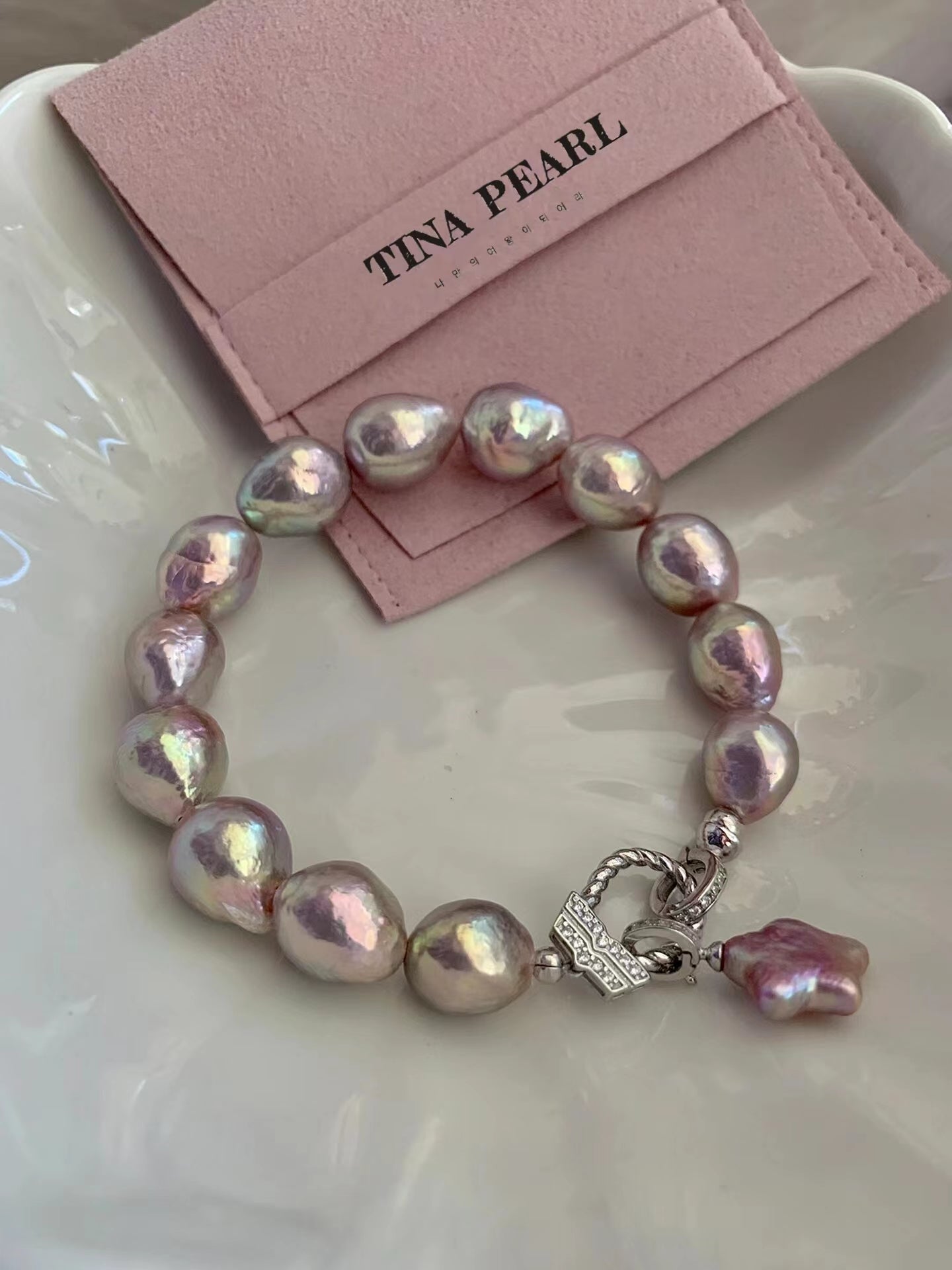 Natural mirror gloss fresh water pearl bracelets, candy color, each piece carefully selected, sparkling. Accessories are made of S925 silver