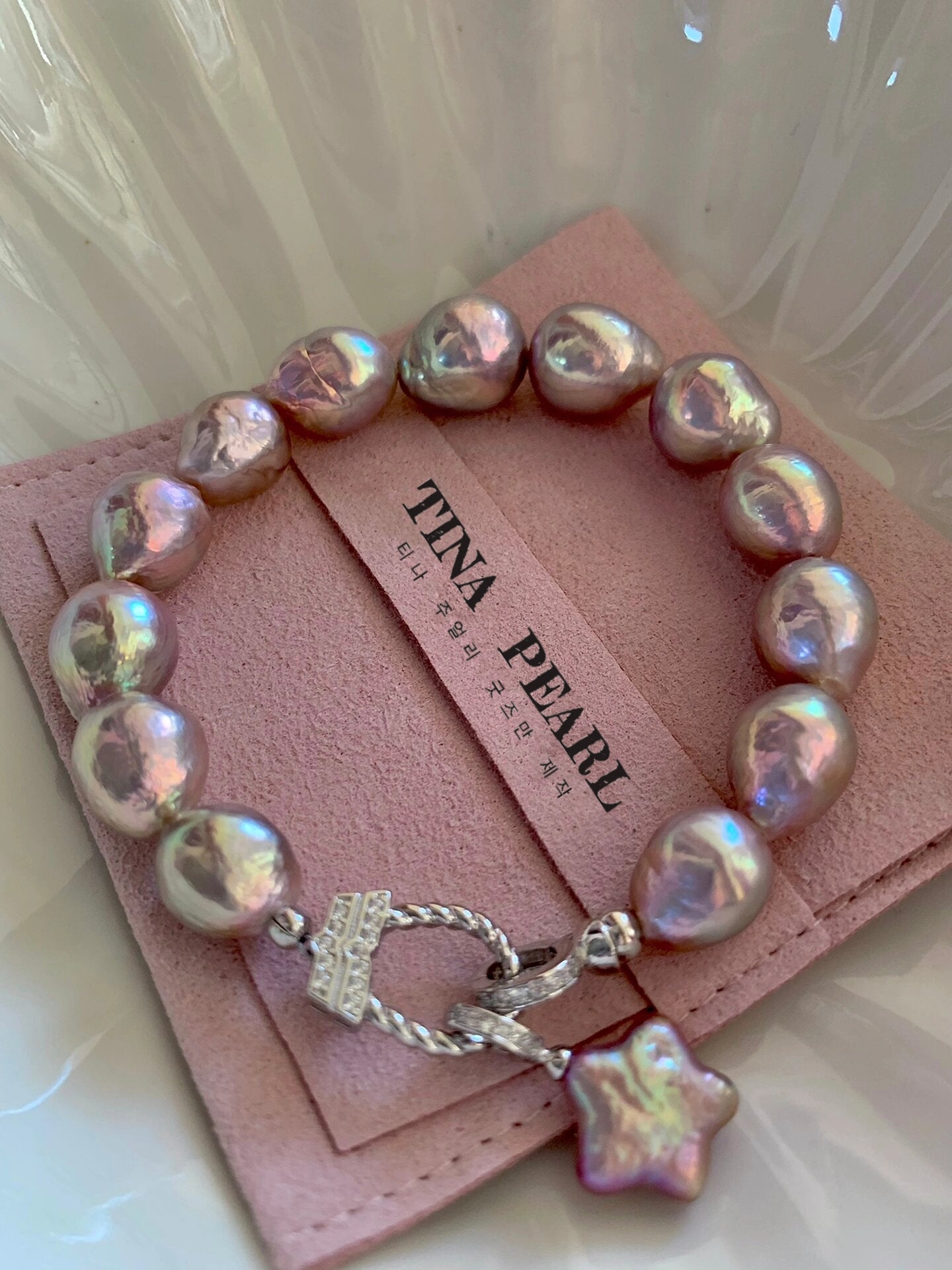 Natural mirror gloss fresh water pearl bracelets, candy color, each piece carefully selected, sparkling. Accessories are made of S925 silver